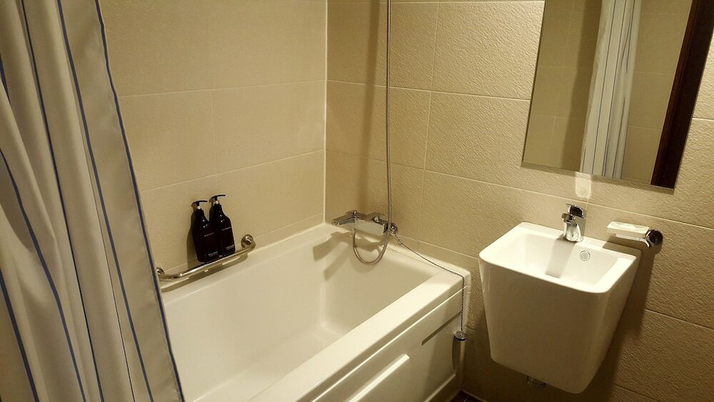 Фото Insadong Crown Hotel