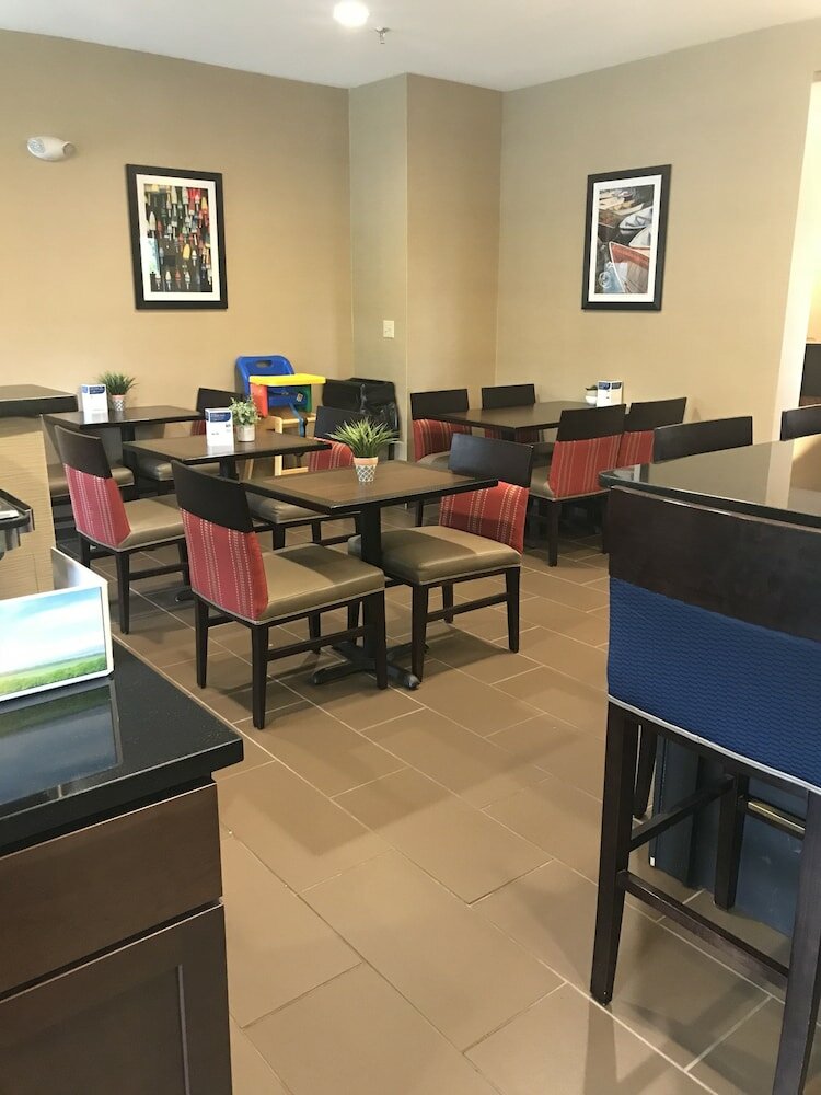 Фото Comfort Inn Ellsworth - Bar Harbor