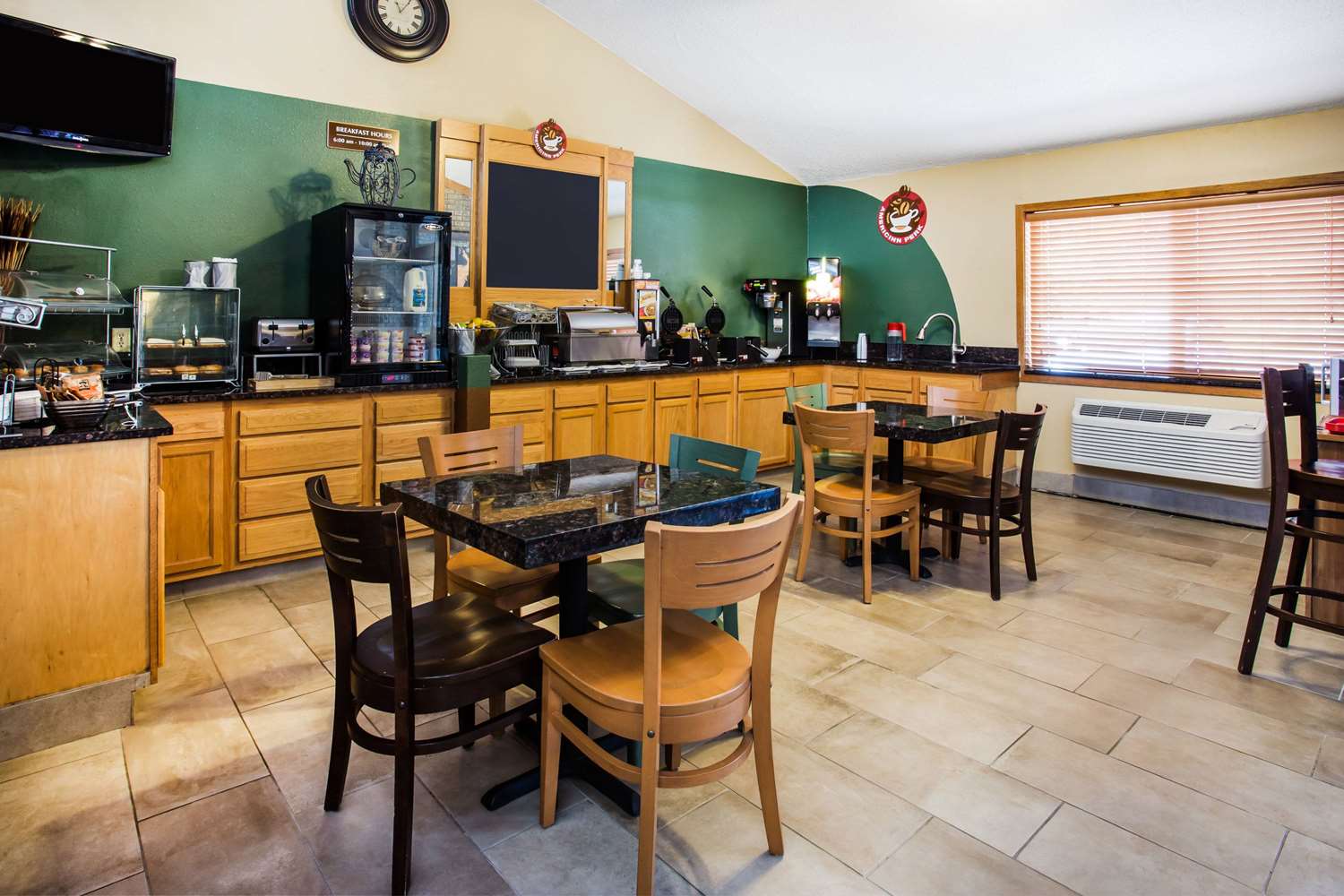 Фото AmericInn by Wyndham Menomonie