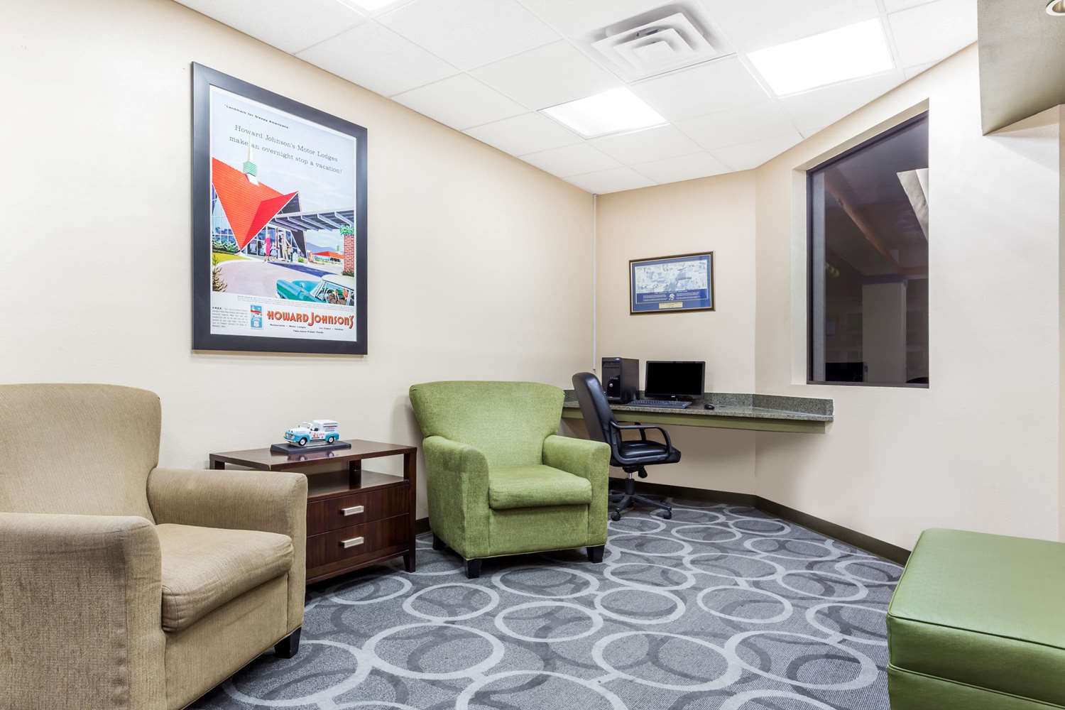 Фото Howard Johnson by Wyndham Ocala Fl