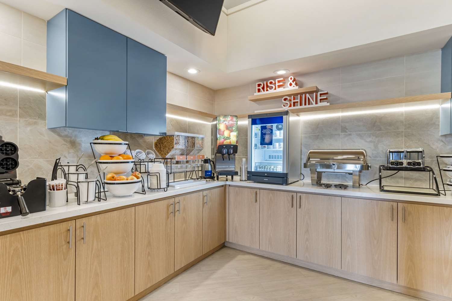 Фото Comfort Inn Marina on the Monterey Bay