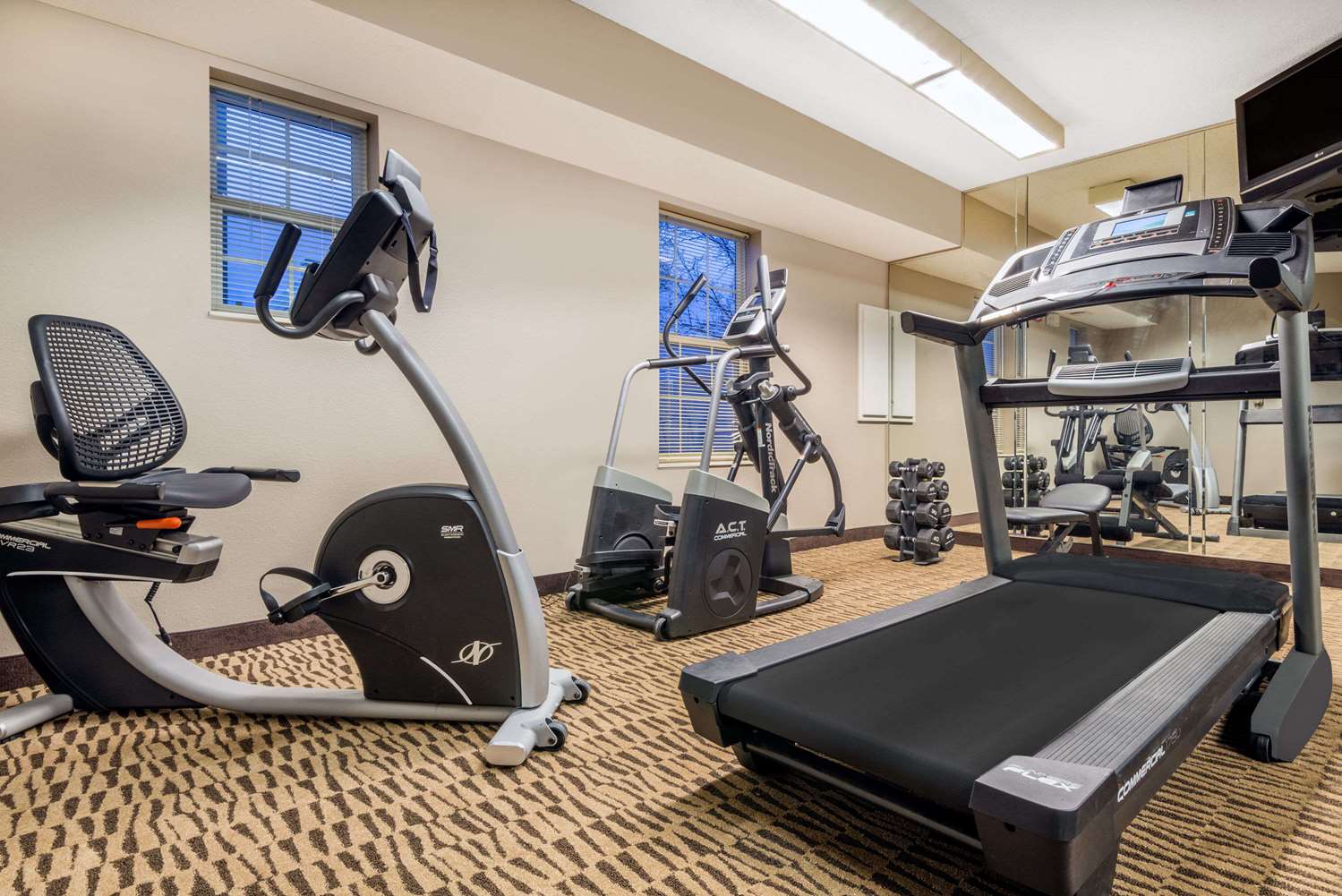 Фото Hawthorn Suites by Wyndham Louisville North