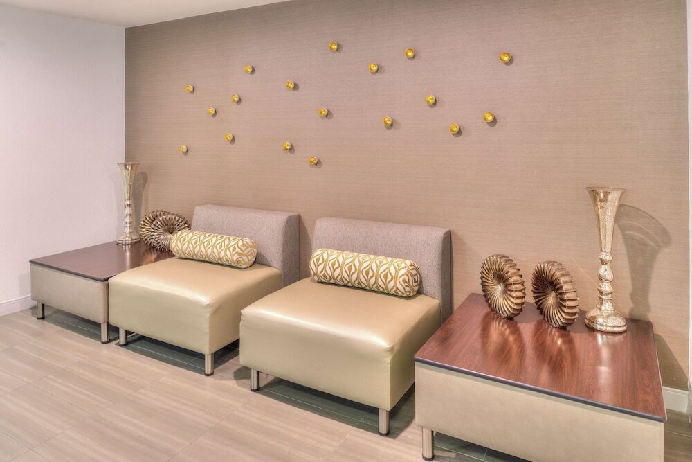 Фото DoubleTree by Hilton Atlanta - Emory Area