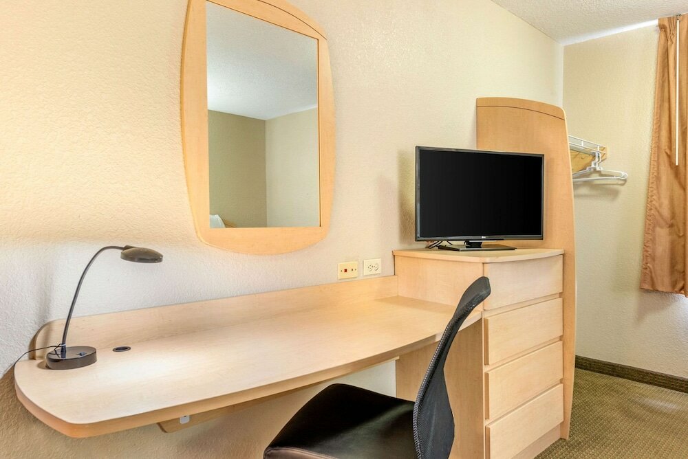 Фото Suburban Extended Stay Hotel South Bend