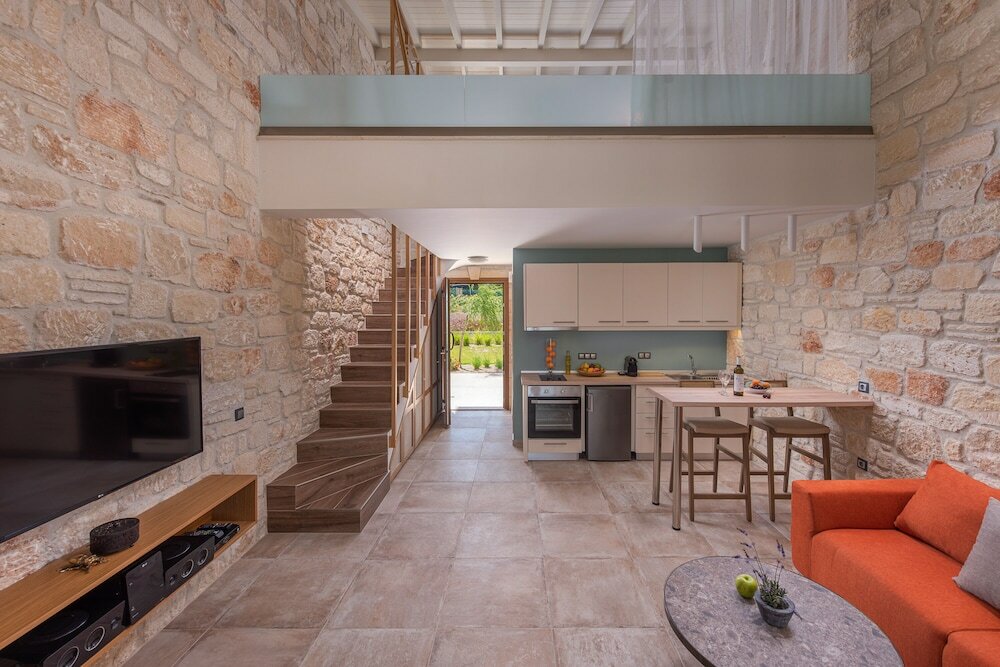 Фото Mint Retreat Suites