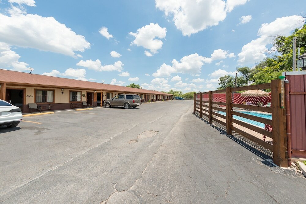 Фото Americas Best Value Inn The Legends Inn