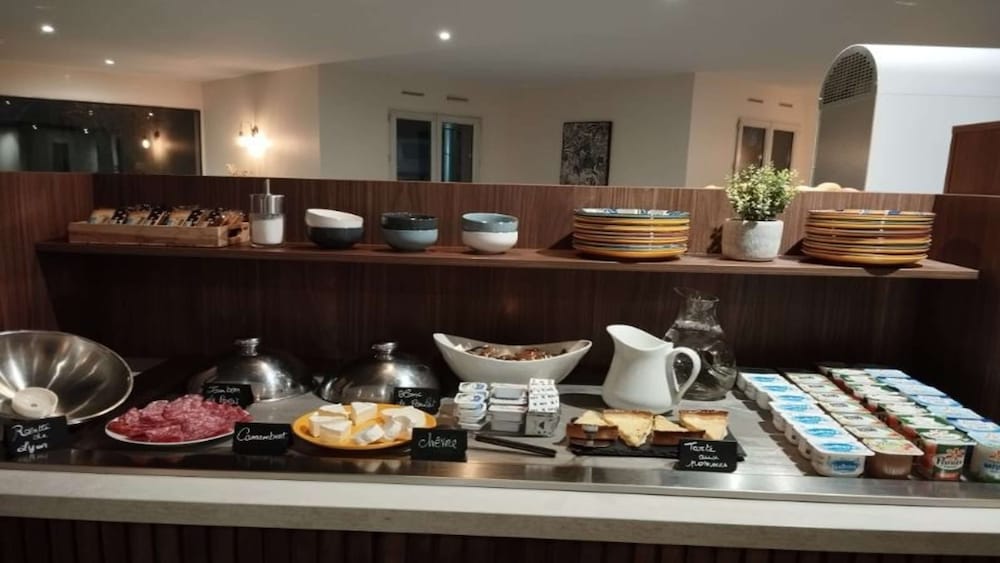 Фото Hotel Kyriad Saint Fargeau Ponthierry Apollonia