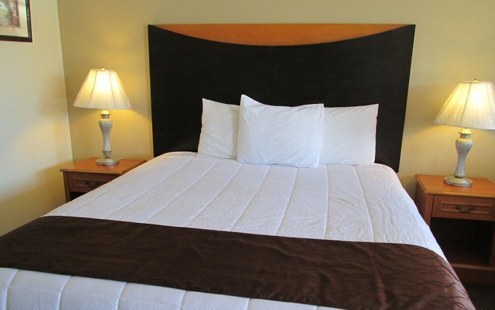 Фото Town and Country Inn