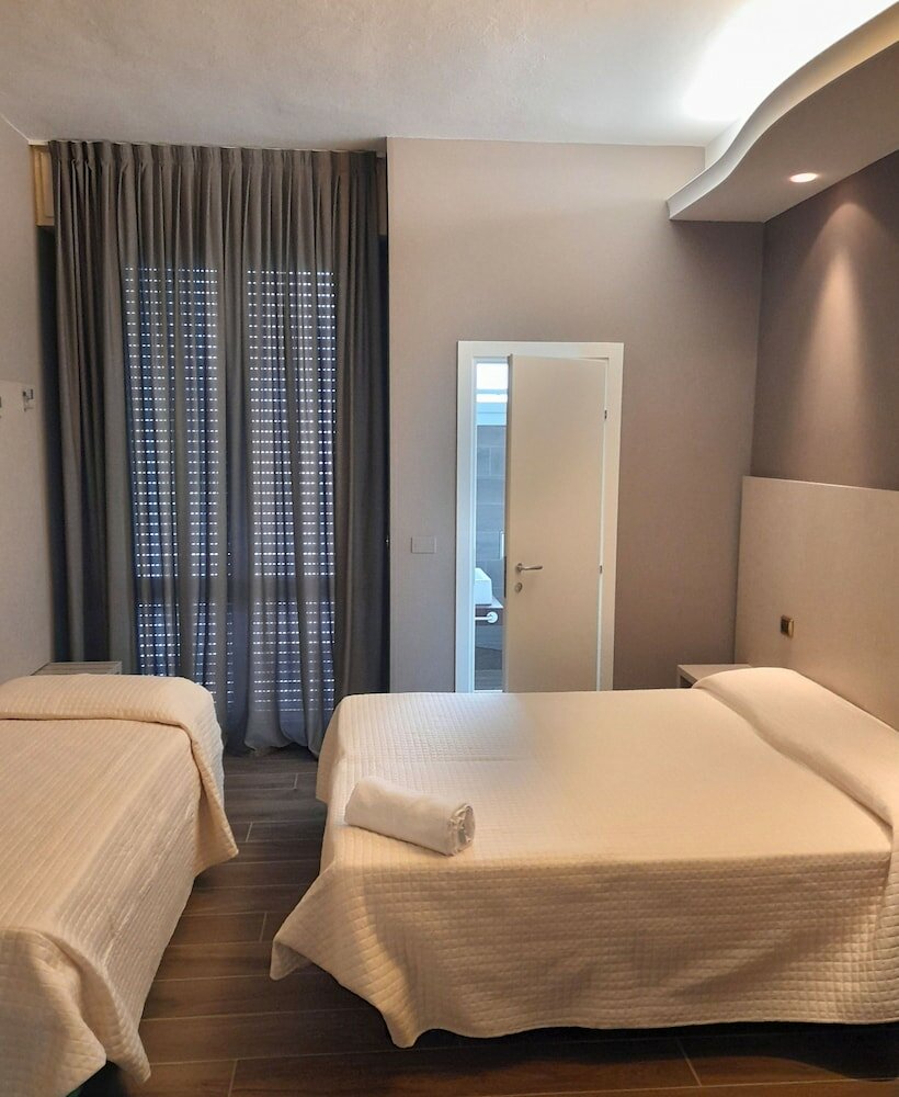 Фото Hotel Royal Plaza