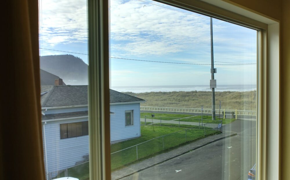 Фото Hi-Tide Oceanfront Inn