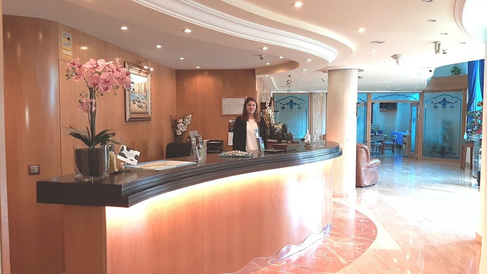 Фото Hotel Nueva Plaza