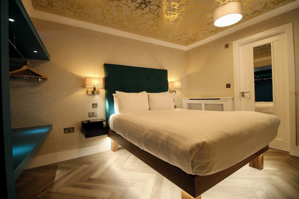 Фото The California