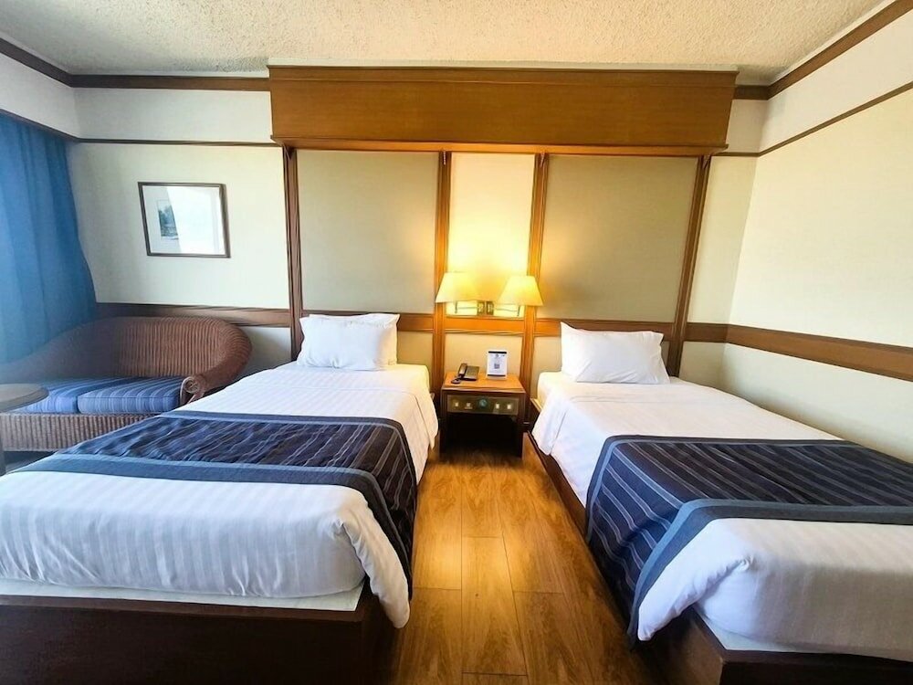 Фото Cholchan Pattaya Beach Resort