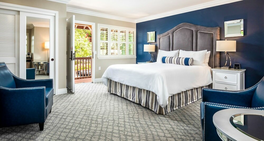 Фото Candle Light Inn