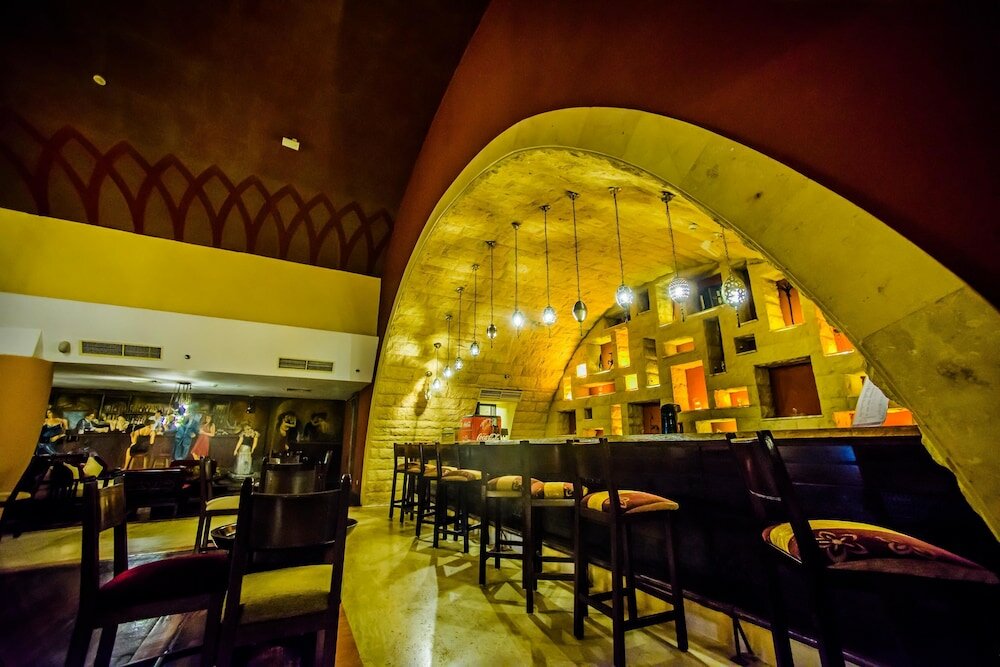 Фото Carols Beau Rivage Hotel