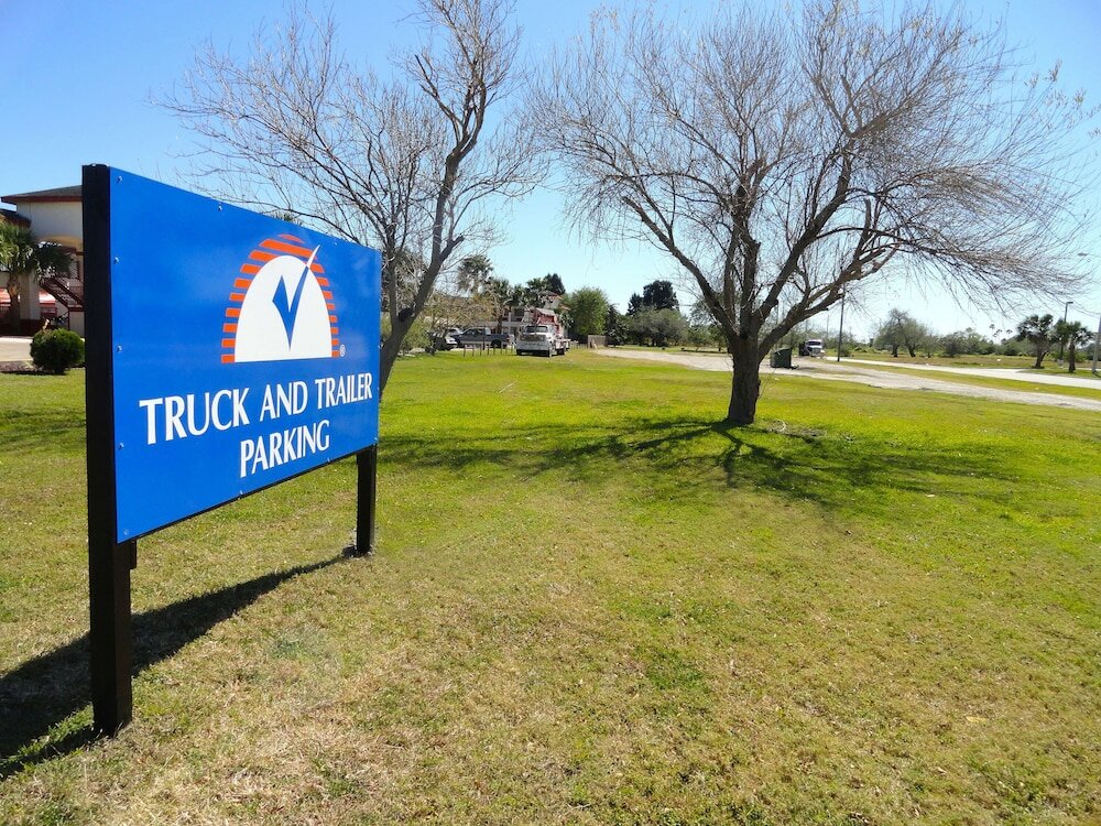 Фото Americas Best Value Inn Brownsville