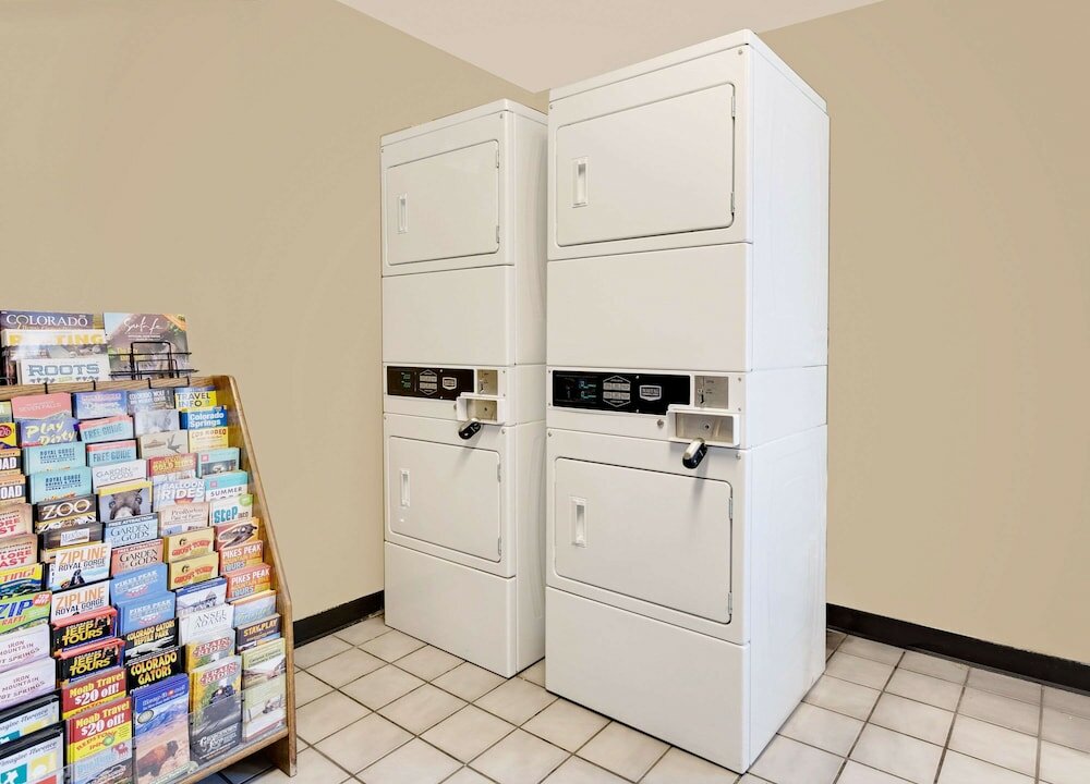 Фото Super 8 by Wyndham Denver Central