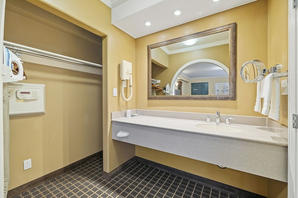 Фото Alexis Park Hotel