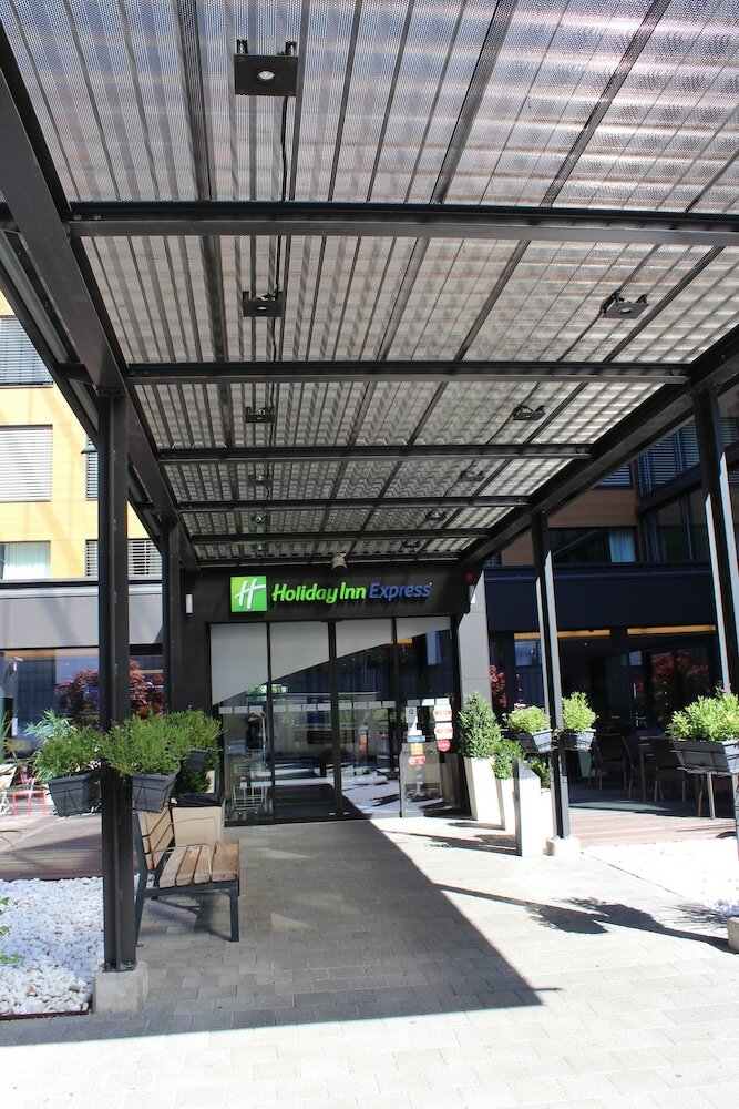 Фото Holiday Inn Express Zurich Airport, an Ihg Hotel