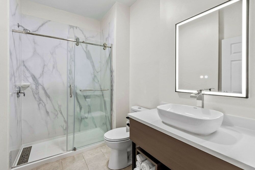 Фото HomeTowne Studios & Suites by Red Roof Columbia