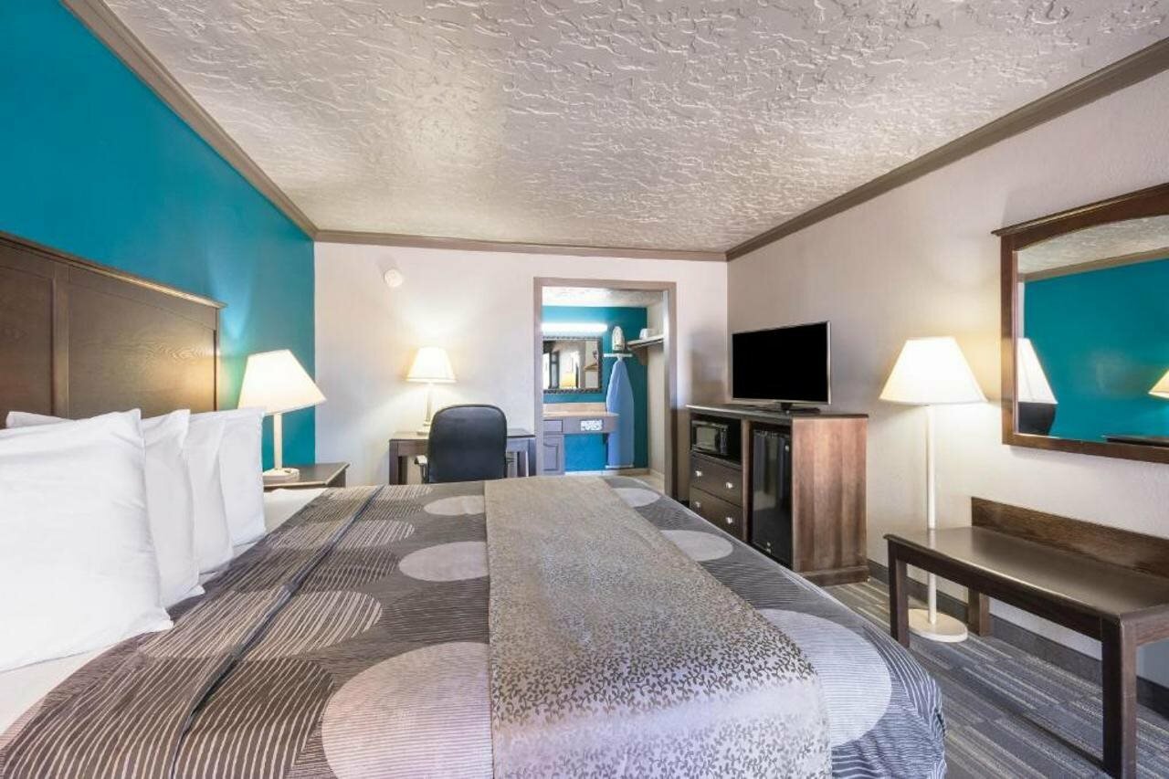 Фото Econo Lodge Inn & Suites