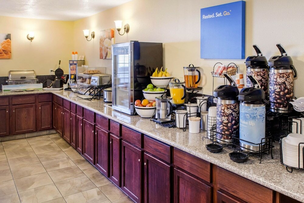 Фото Comfort Inn Mount Shasta Area