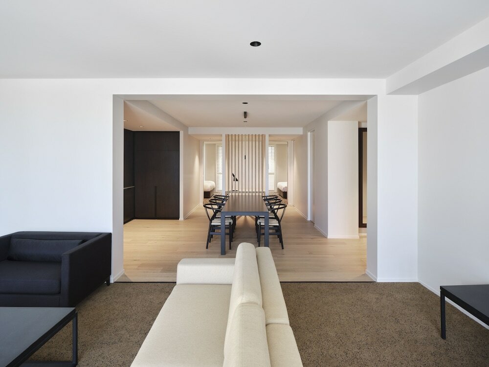 Фото Burbury Hotel & Apartments