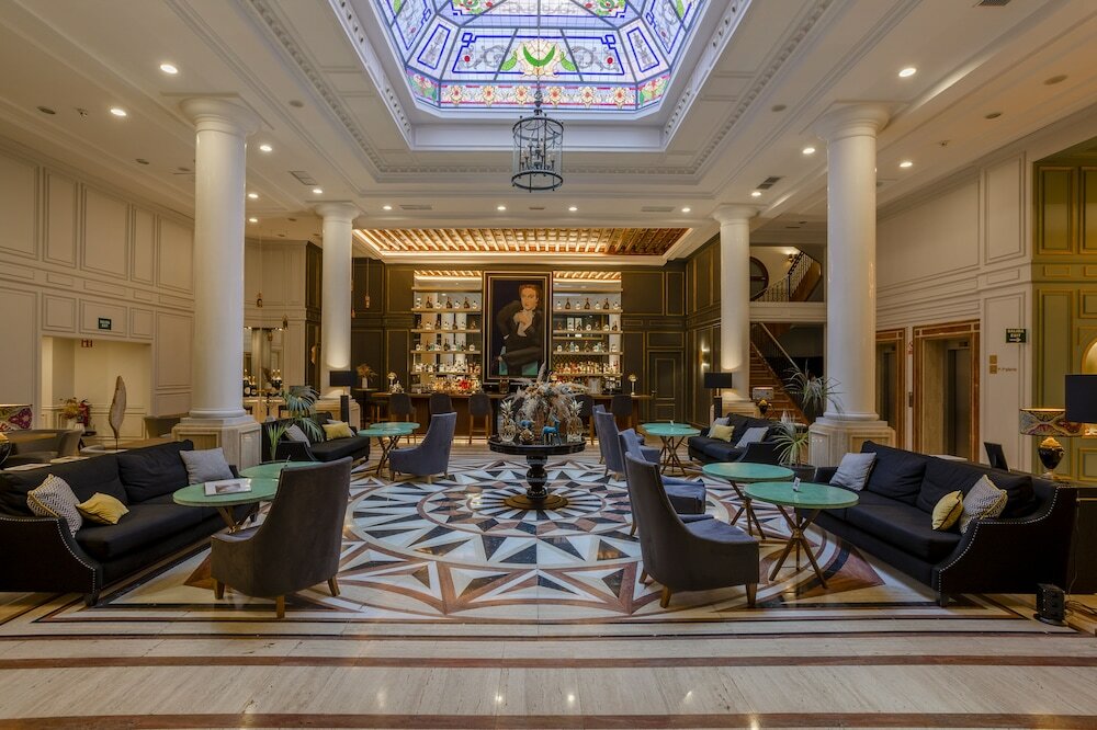 Фото Eugenia de Montijo, Autograph Collection