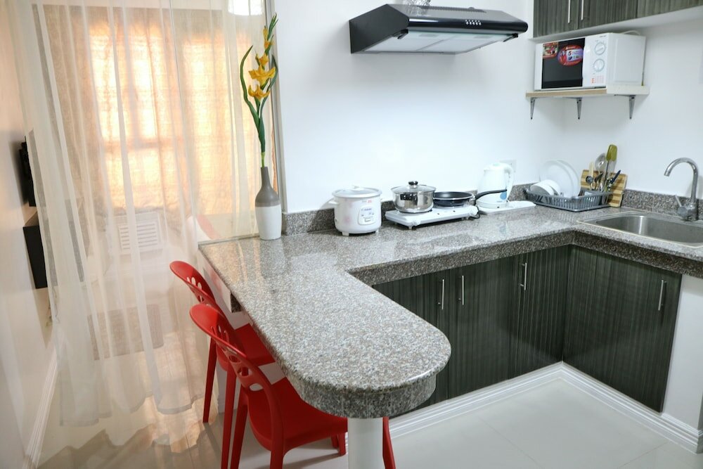 Фото Sea Pearl Manila Suites