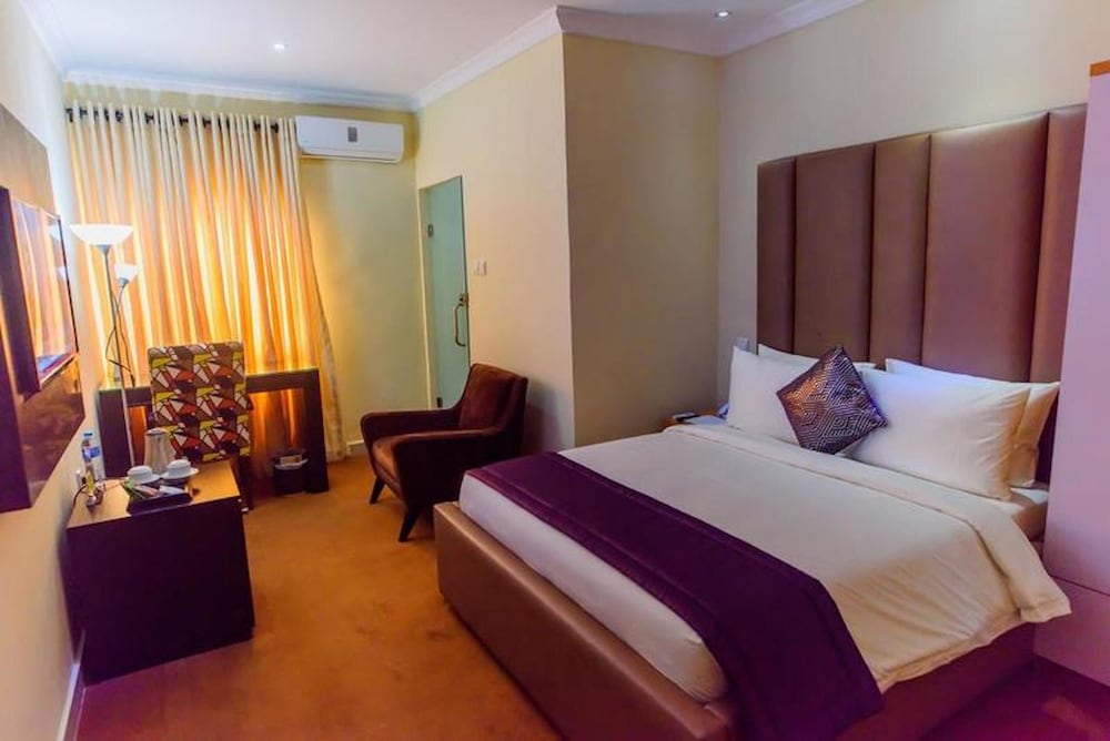 Фото CribVille Hotel & Suites