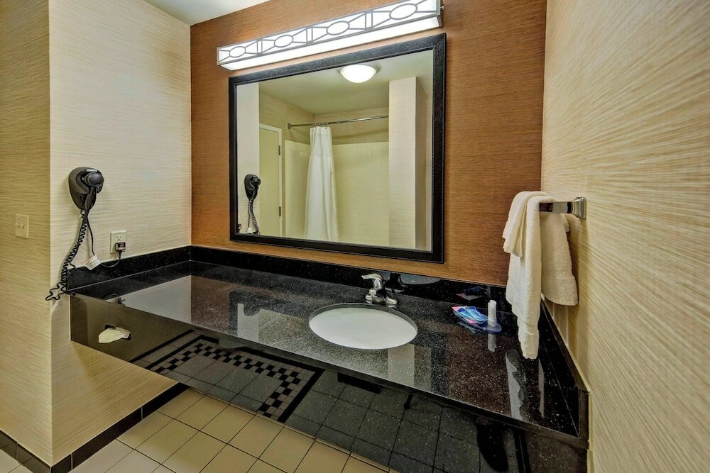 Фото Fairfield Inn & Suites Oklahoma City NW Expressway/Warr Acres
