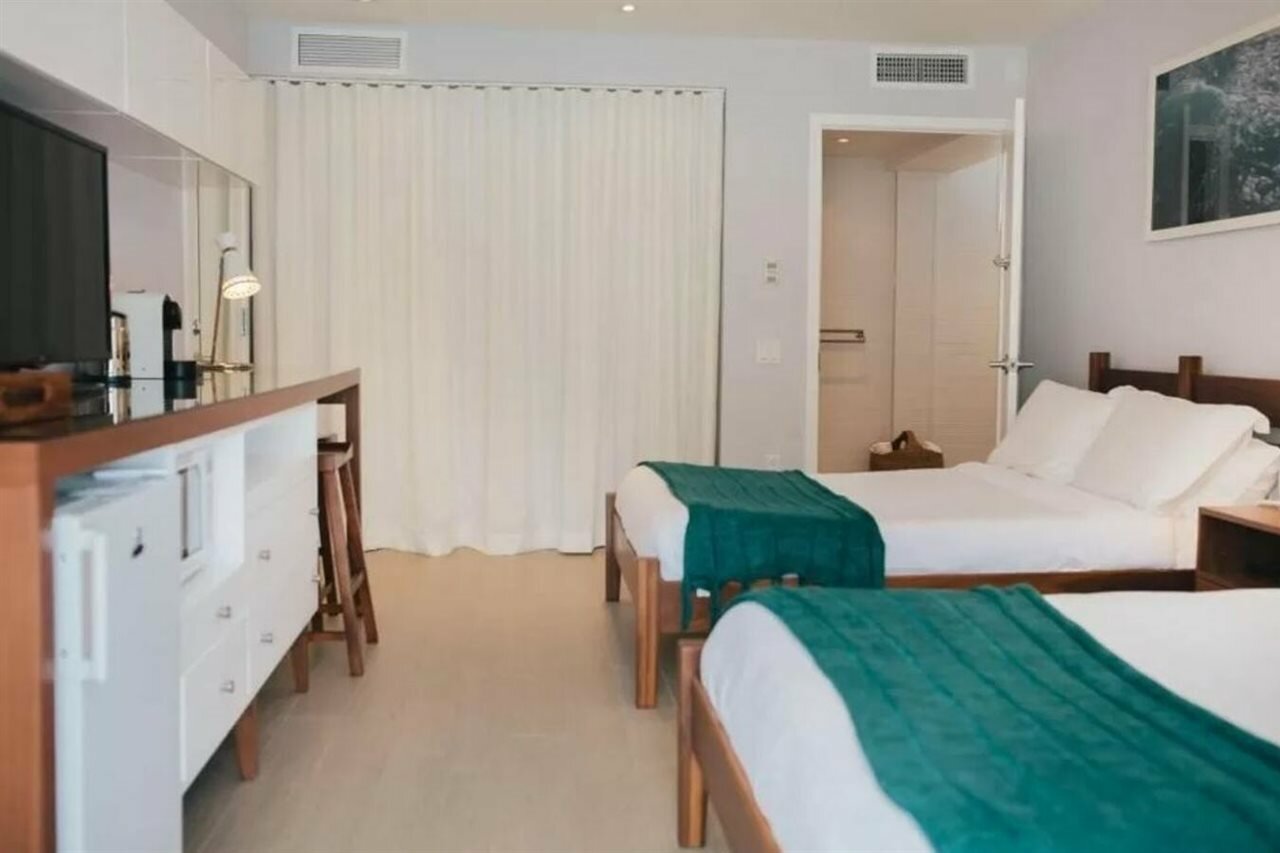 Фото Tides Inn Hotel