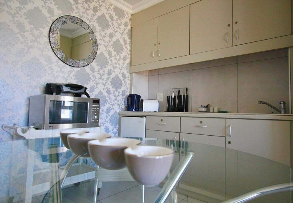 Фото Ocean Breeze Hotel