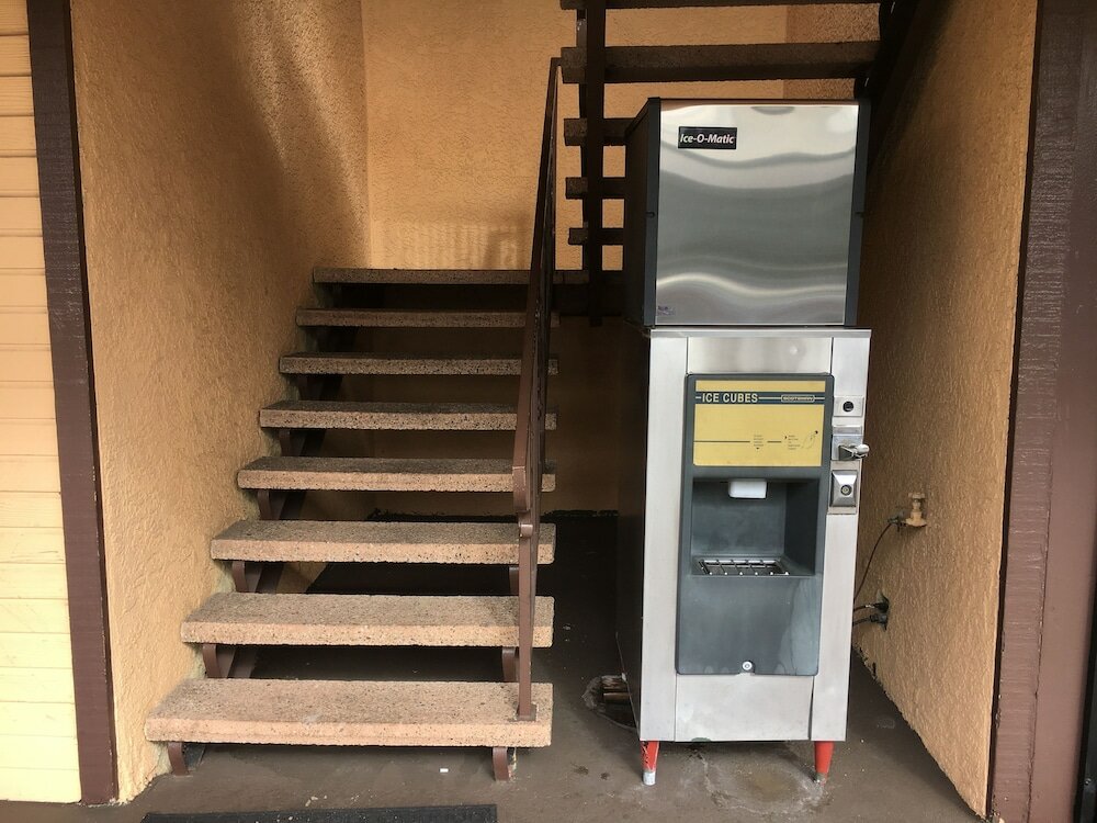 Фото Del Amo Inn