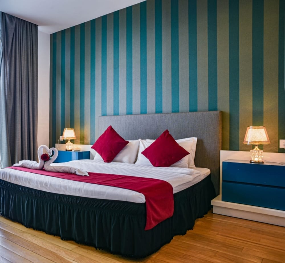 Фото The Hollwood Suites at Platinum