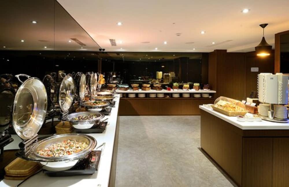 Фото Aeris International Hotel