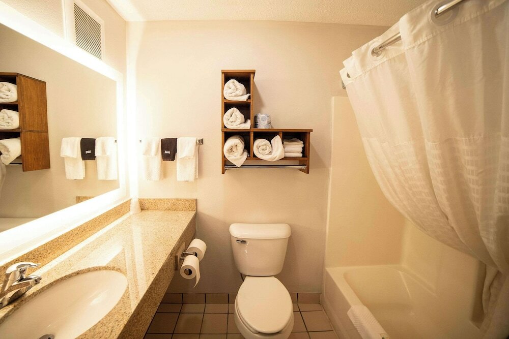 Фото Quality Inn & Suites Watertown