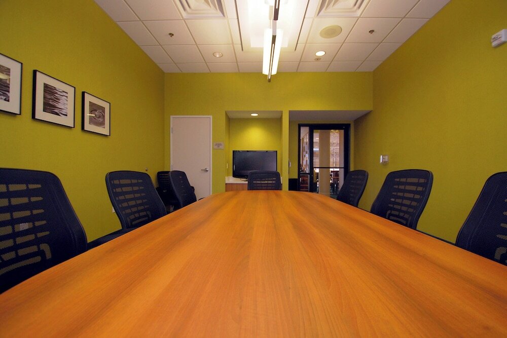 Фото SpringHill Suites Las Vegas North Speedway