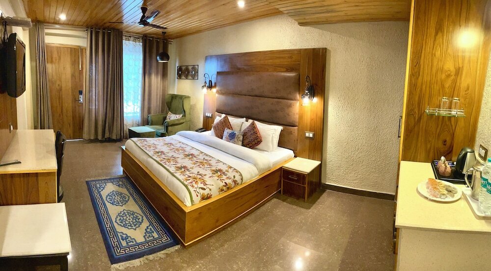 Фото Hotel Mongas