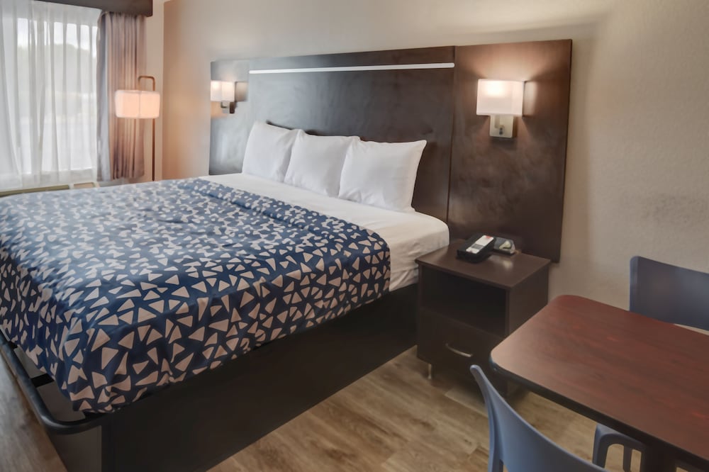 Фото Riverview Inn & Suites