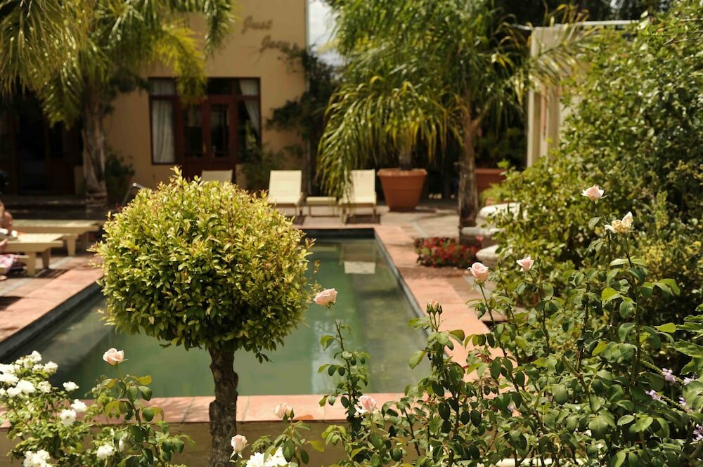 Фото Montagu Country Hotel