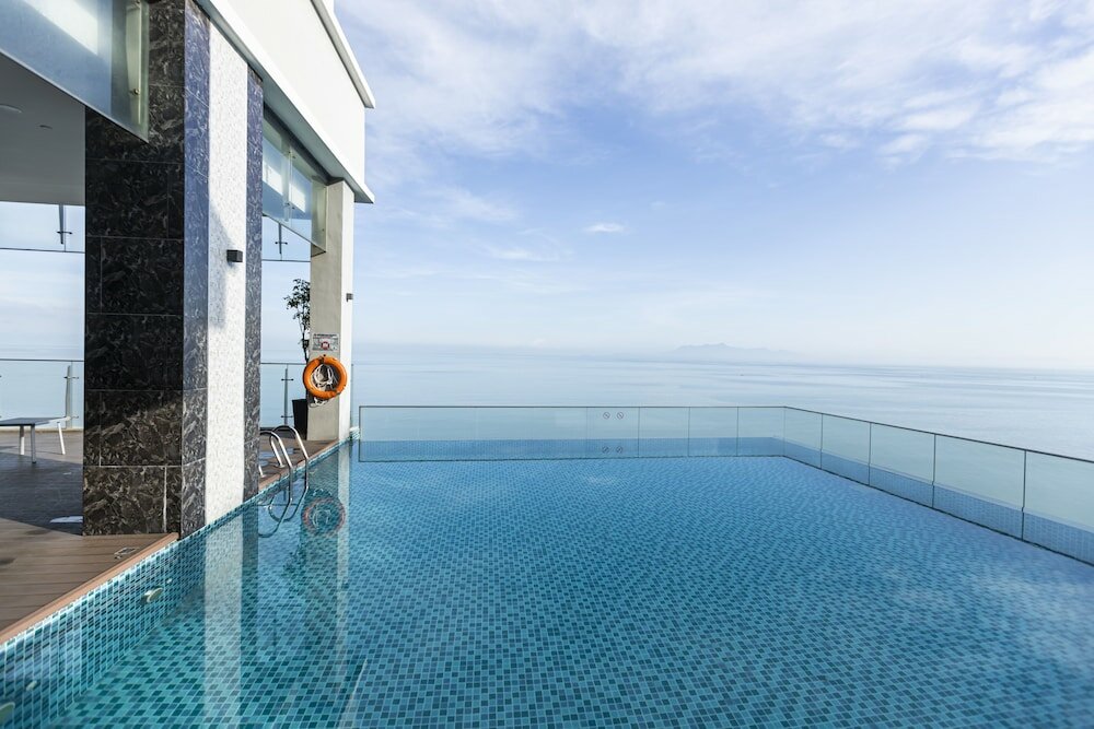 Фото Hompton by the Beach Penang