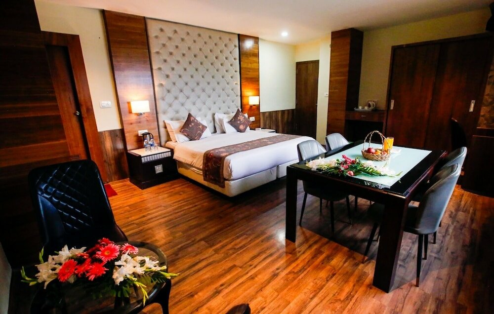 Фото The Residency Hotel