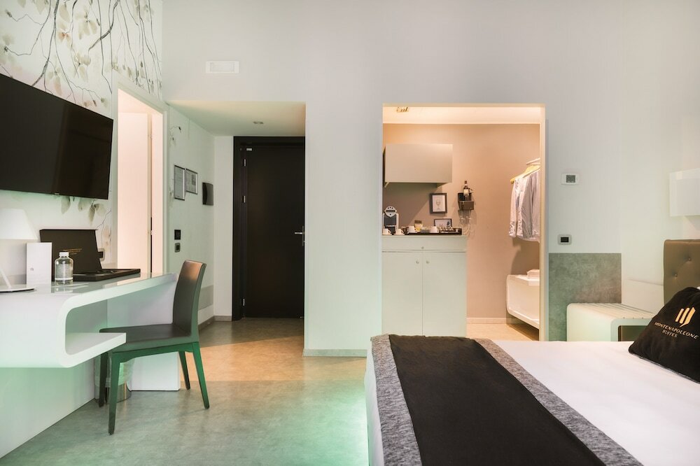 Фото Montenapoleone Suites