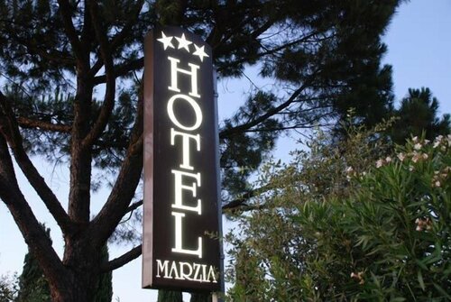 Внешний вид отеля Hotel Marzia в Скандиччах, фото 2