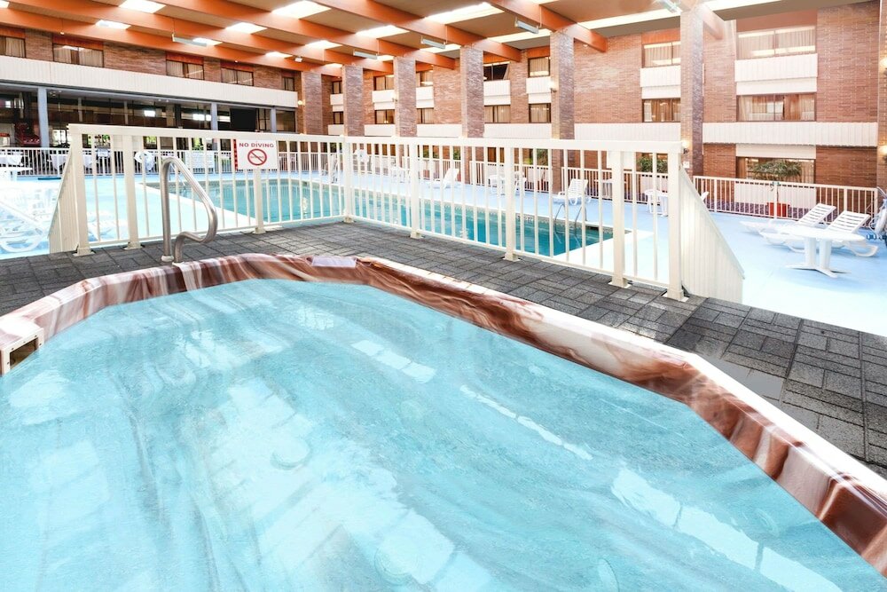 Фото Ramada Hotel & Conference Center by Wyndham Lansing