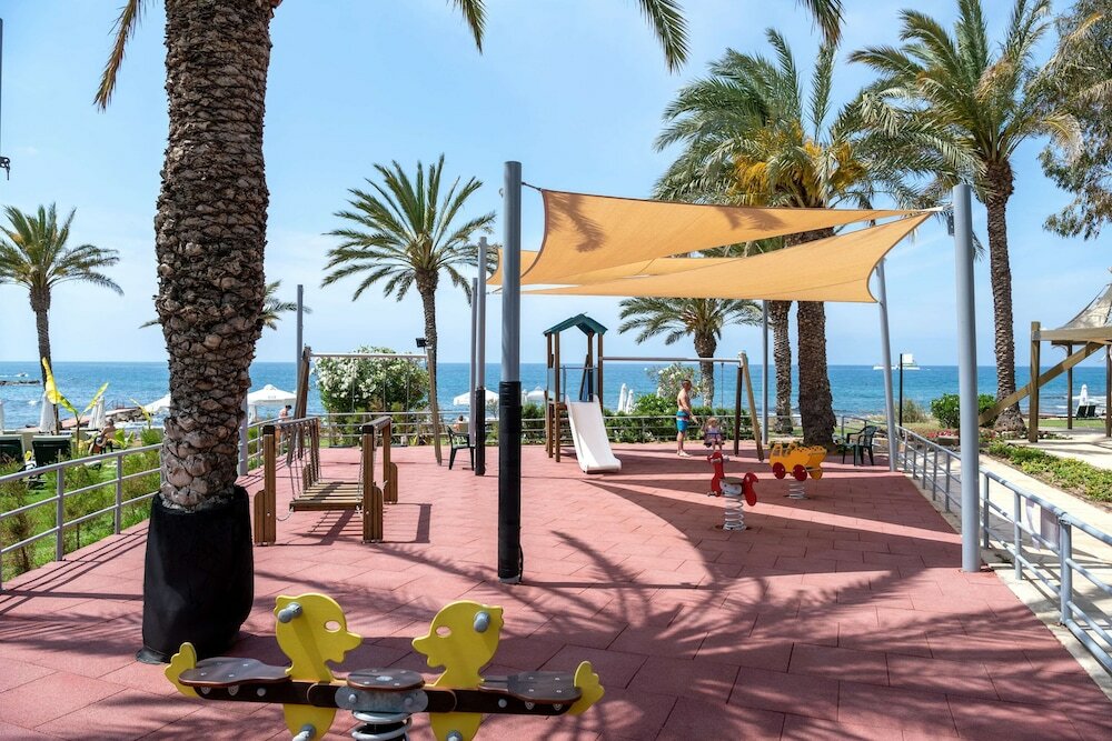 Фото Constantinou Bros Athena Beach Hotel