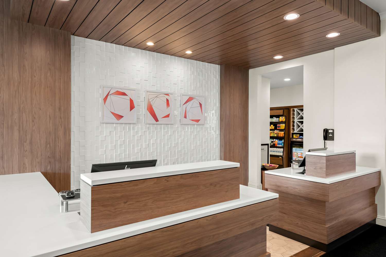 Фото Hilton Garden Inn Suffolk Riverfront