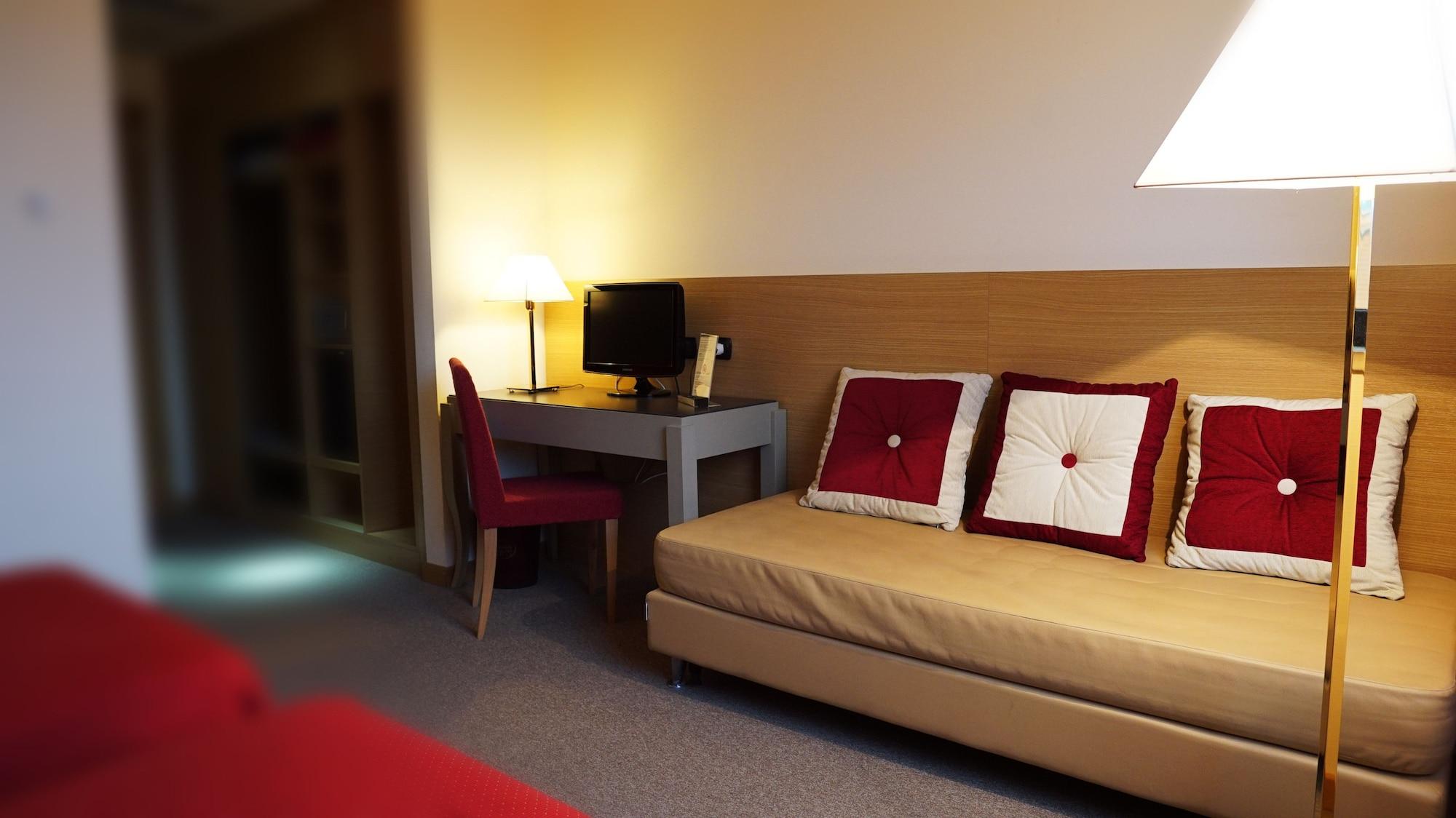 Фото Garden Hotel