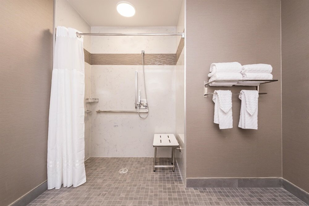 Фото Best Western Plus Temecula Wine Country Hotel &Suites